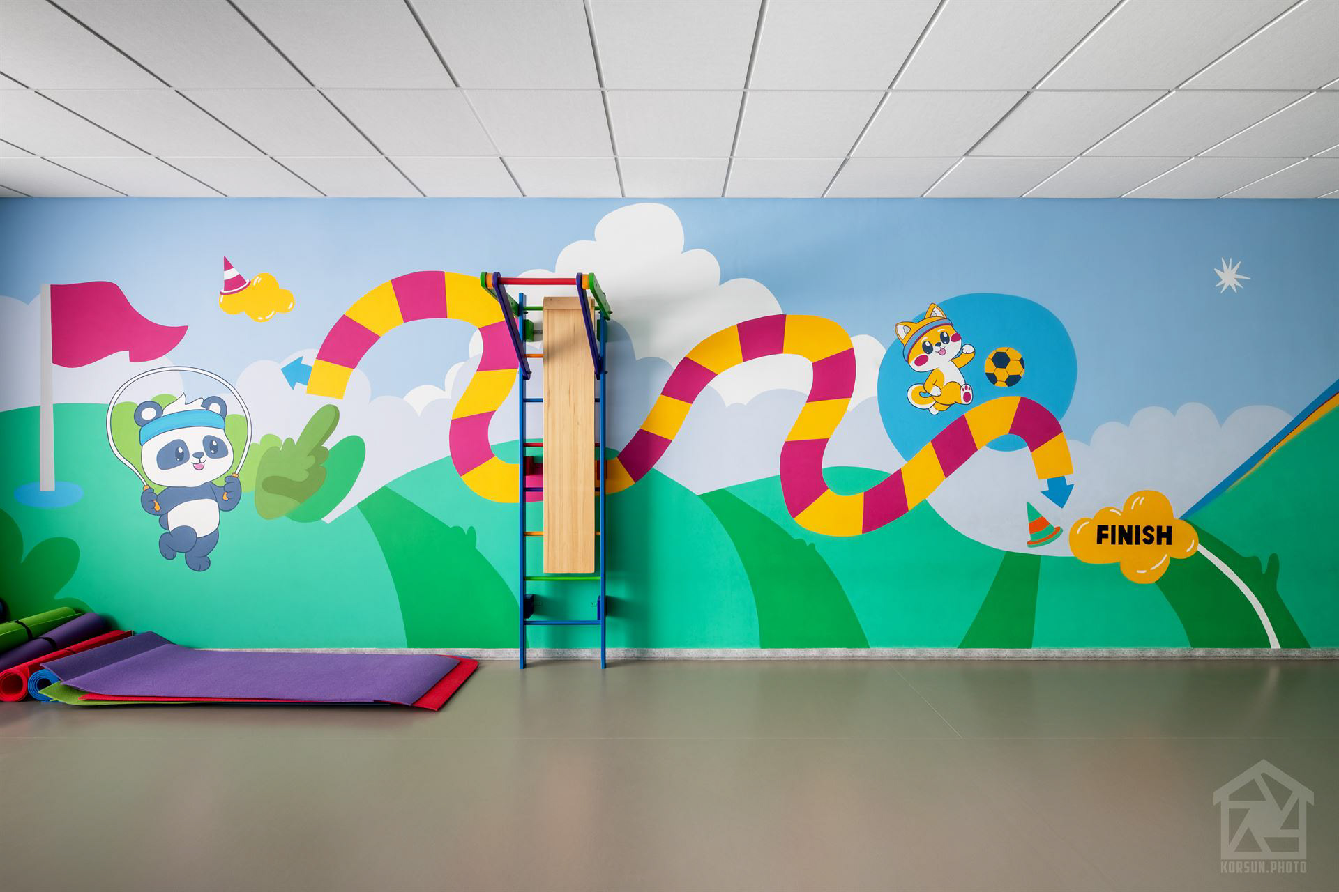 фото настінного розпису в дитячому садочку - фотограф інтер'єрів та архітектури у Львові