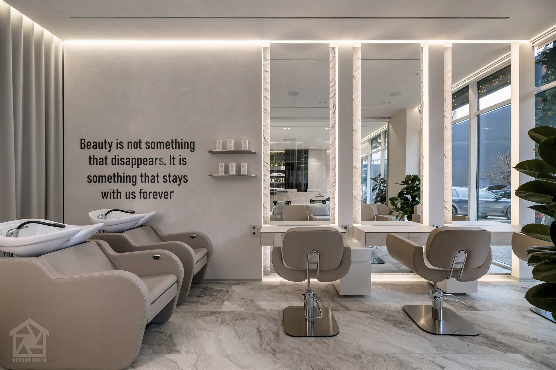Інтер’єр beauty-клініки з акцентом на освітлення