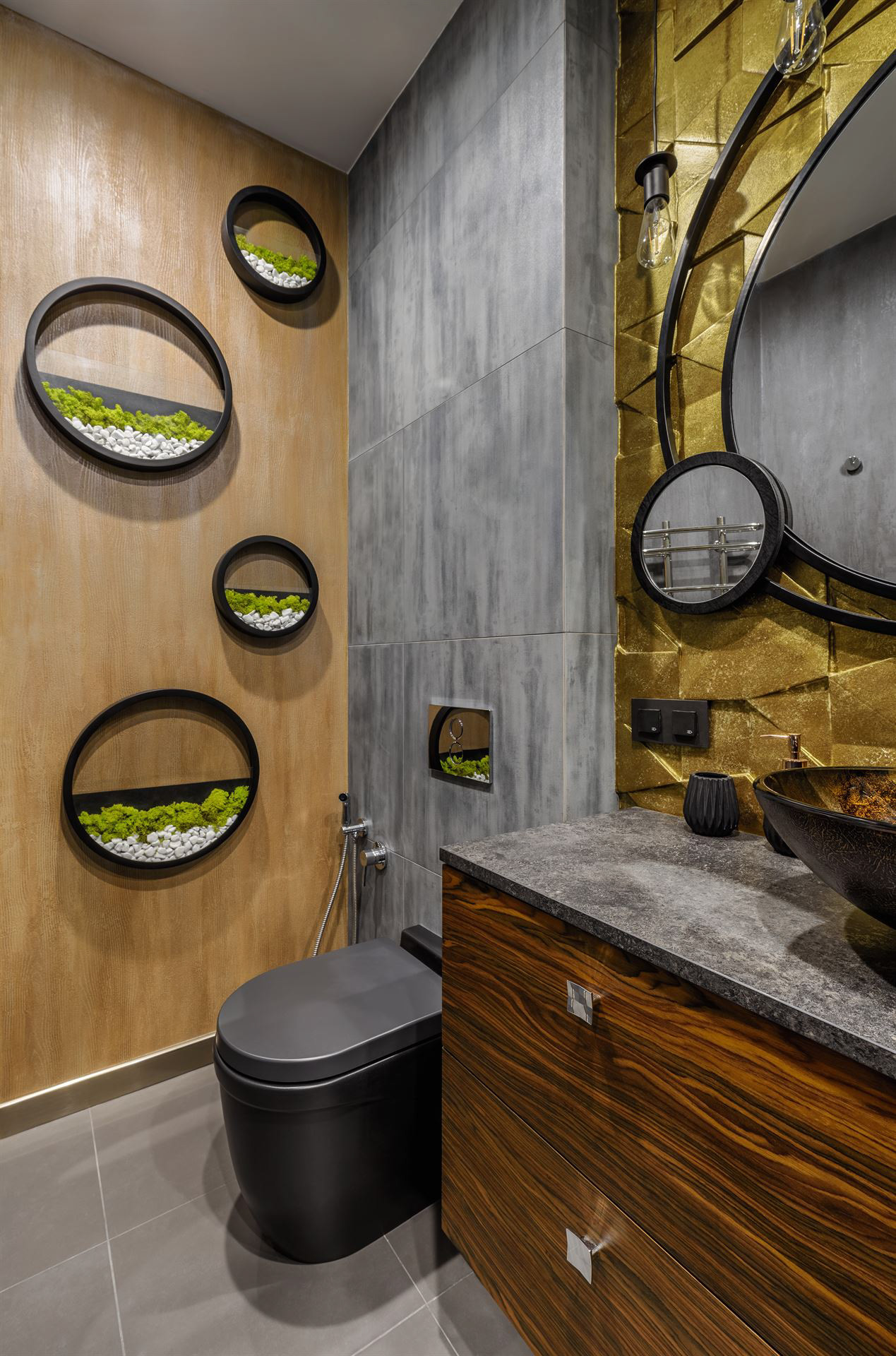 фільмування санвузла у дворівневому інтер'єрі - фотограф нерухомості Львів