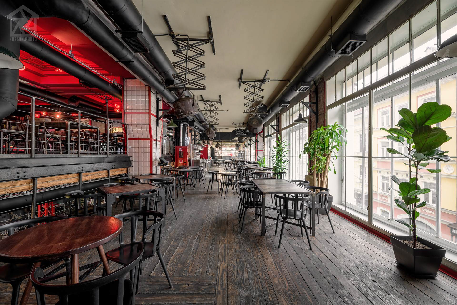 знімання трирівневого пивного простору Правда в центрі Львова — професійний фотограф архітектури Львів