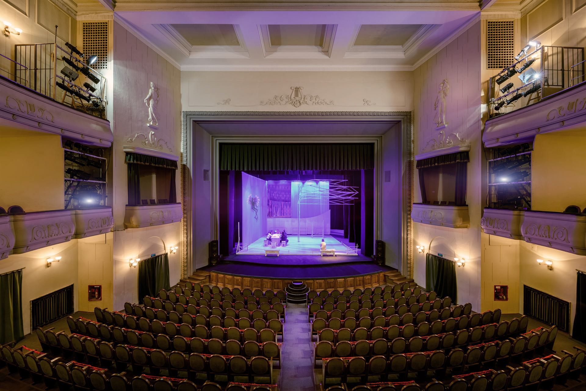 зйомка інтер'єру головної зали театру Заньковецької