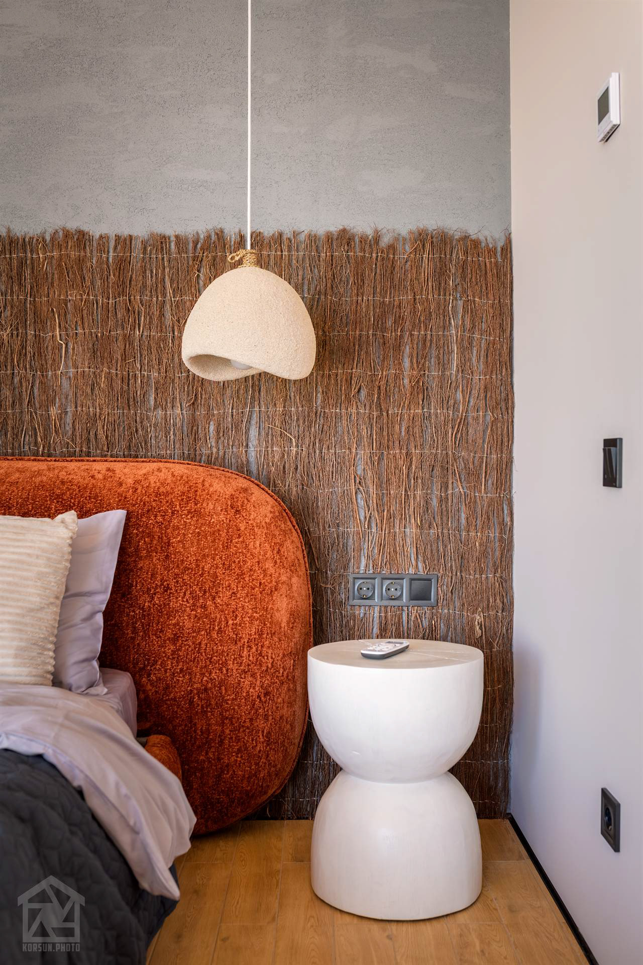 Деталі оздоблення та вишуканий декор у балійському стилі в інтер’єрі котеджу