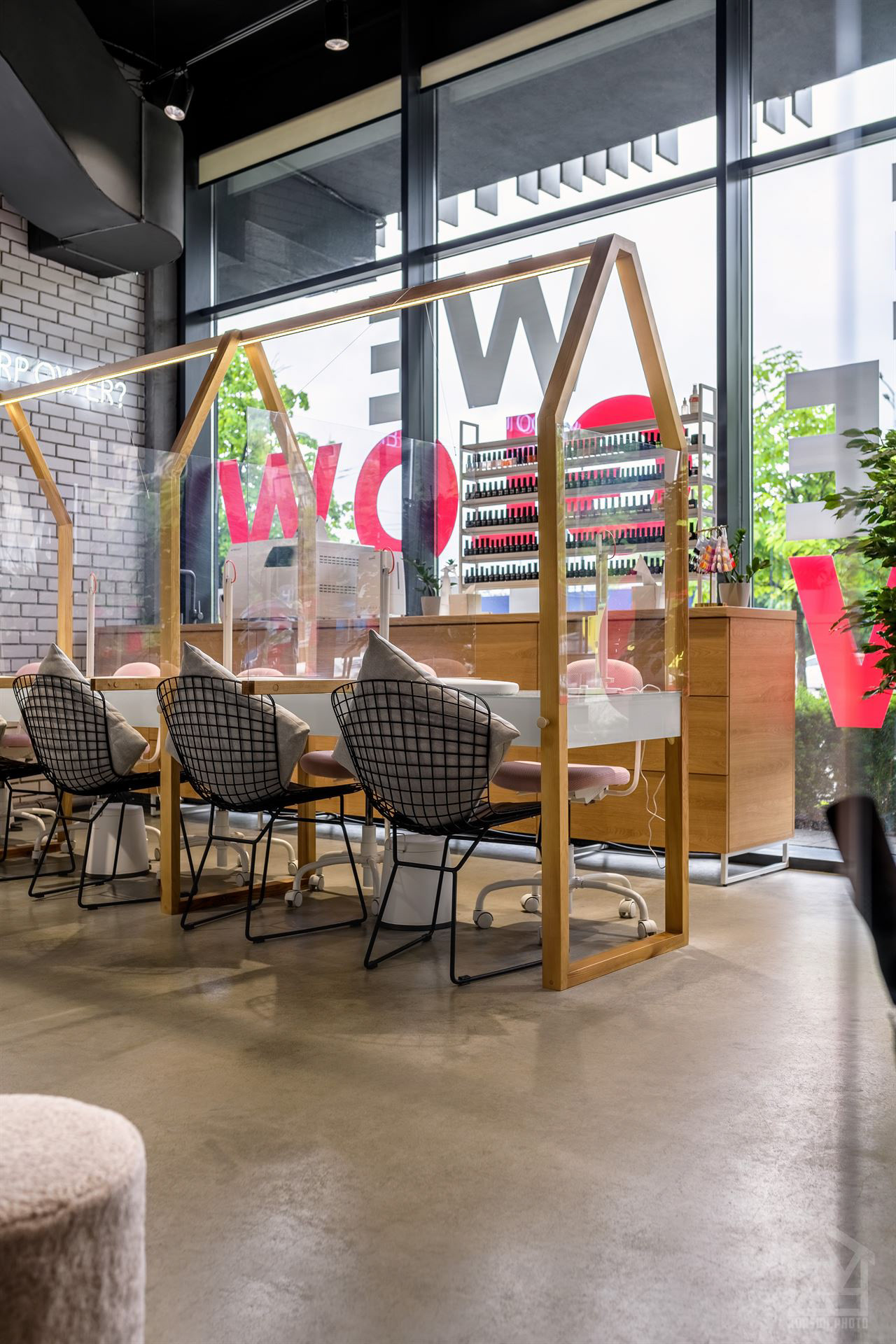 фільмування інтер'єру nail studio — фотограф нерухомості у Львові