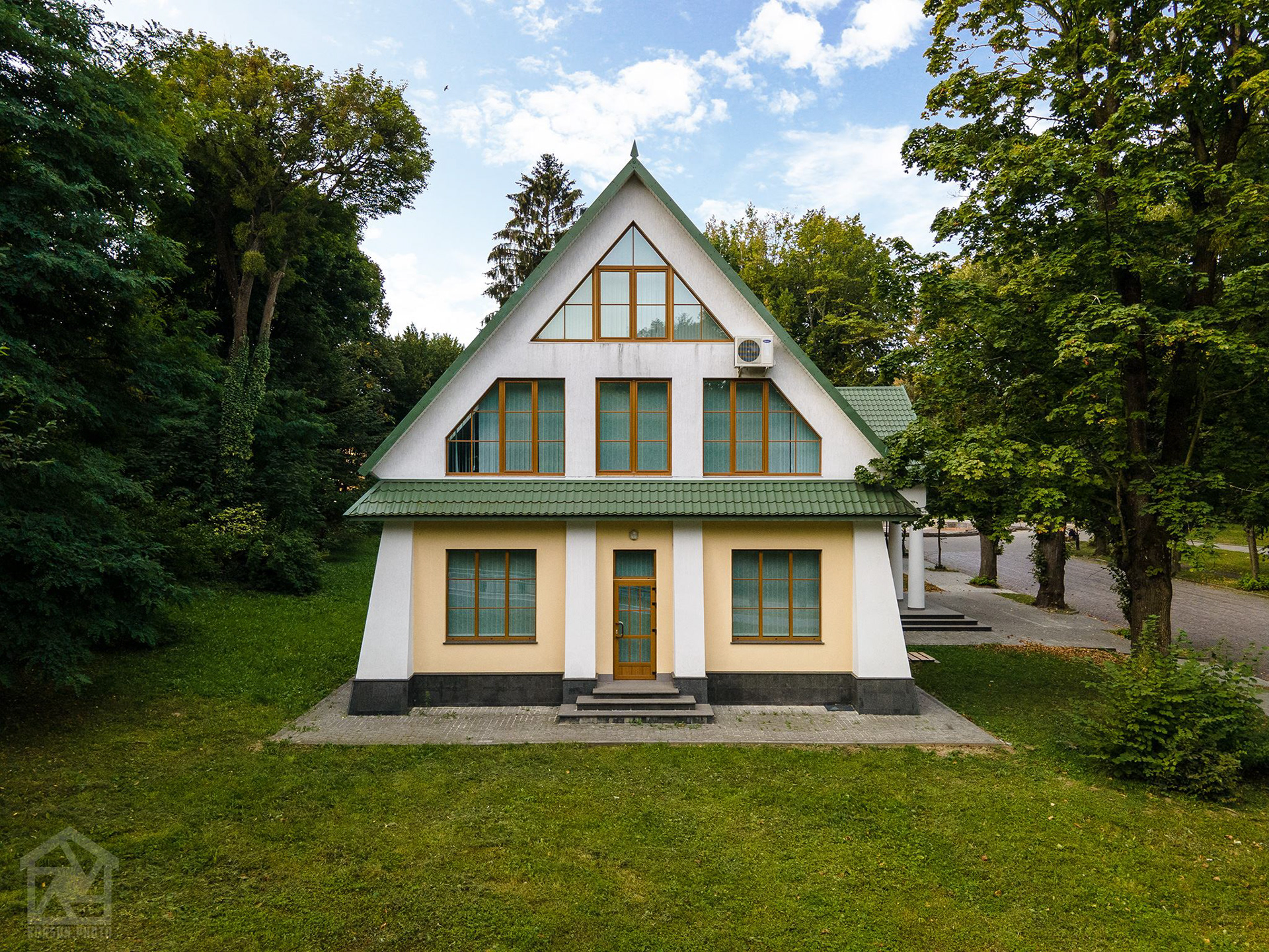 архітектурна зйомка дроном в Стрийському парку