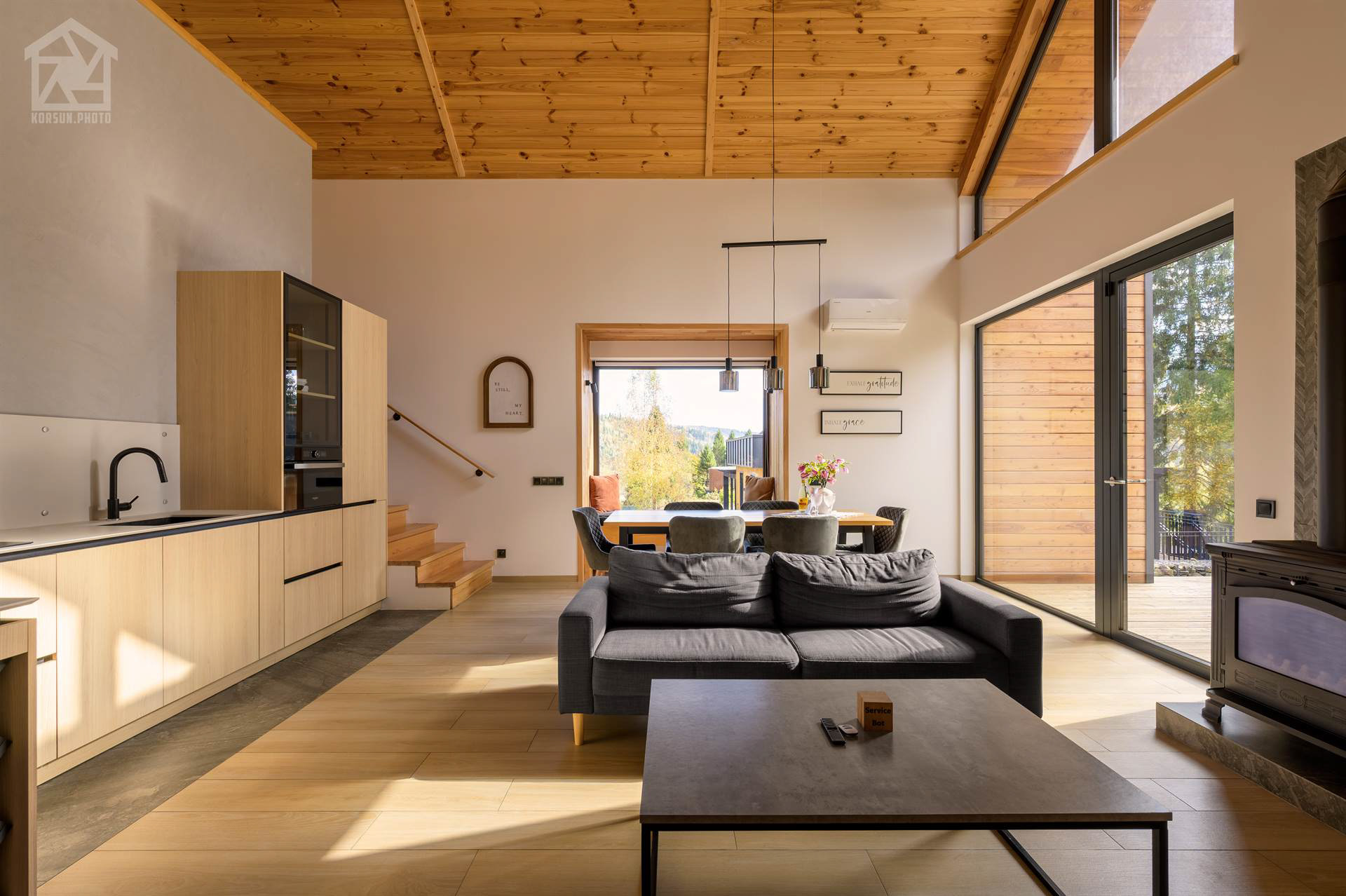 зйомка інтер'єрів відпочинкового комплексу в Карпатах для портфоліо архітектора - фотограф інтер'єрів