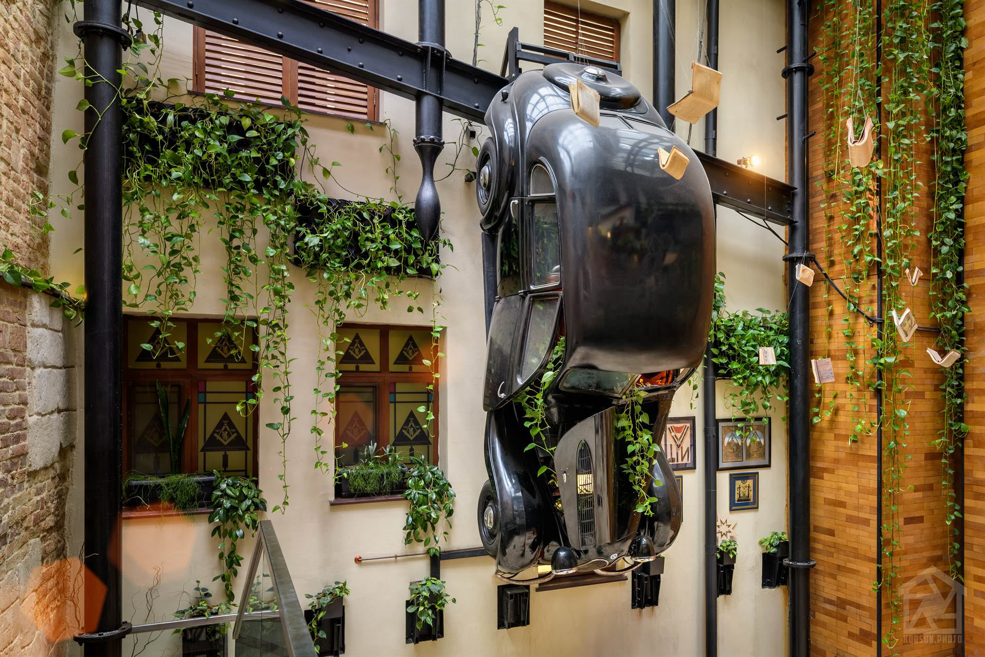 зйомка інтер'єру ресторану Таємний Смак — професійний фотограф архітектури Львів