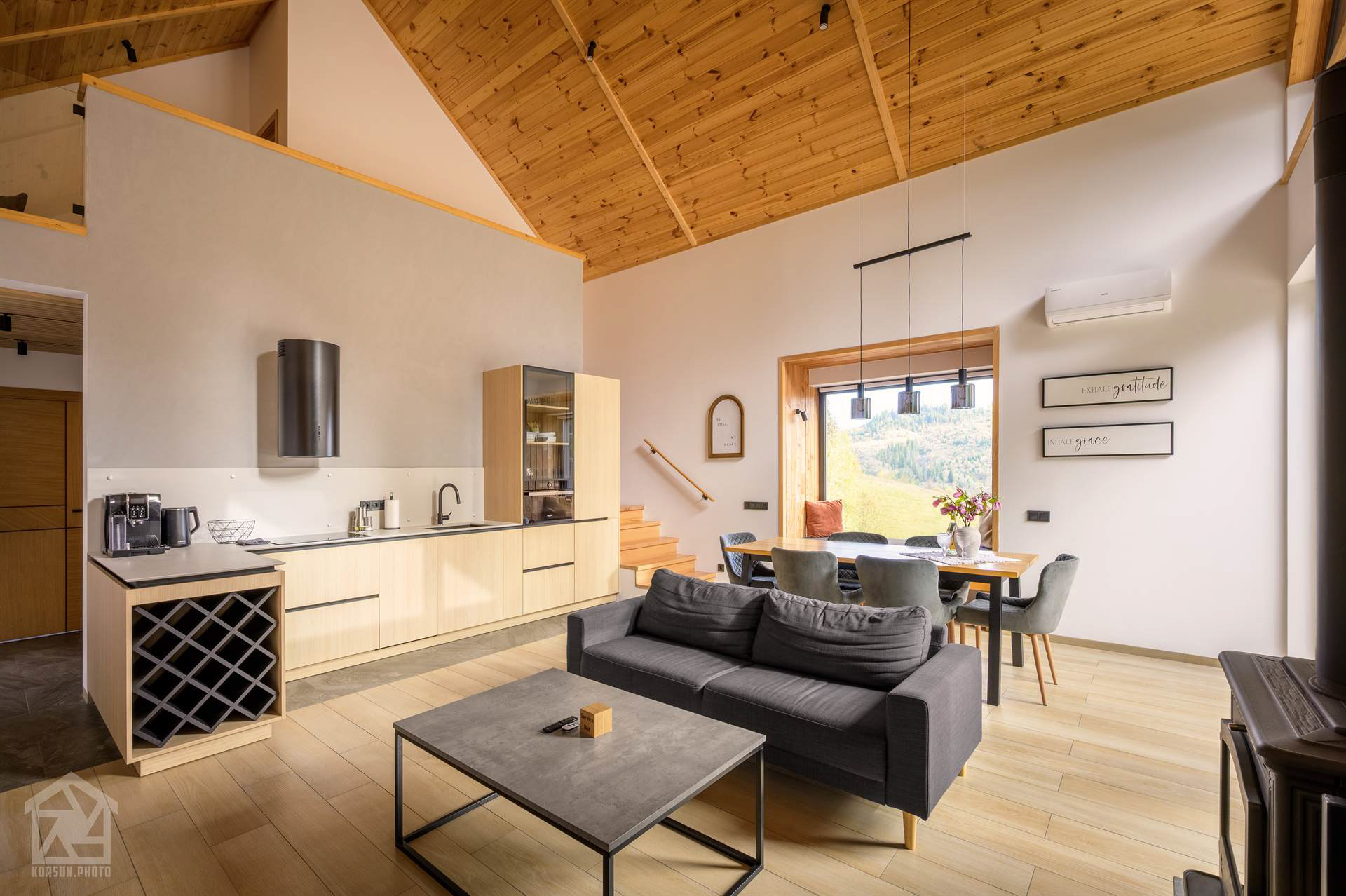 зйомка інтер'єрів котеджів в Карпатах для портфоліо архітектора - фотограф інтер'єрів