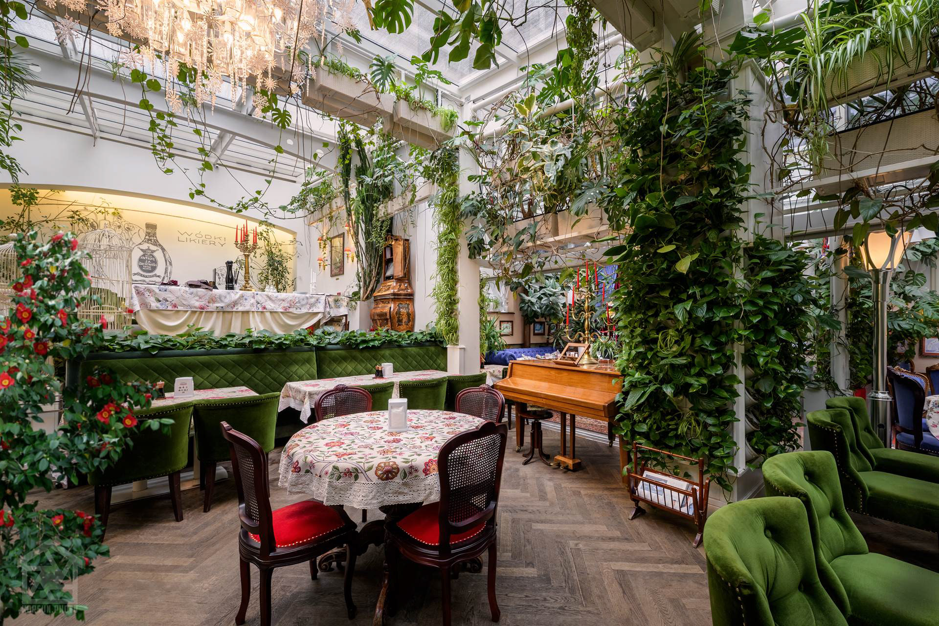 знімання зали для сніданків у відомій львівській ресторації — професійний фотограф архітектури Львів