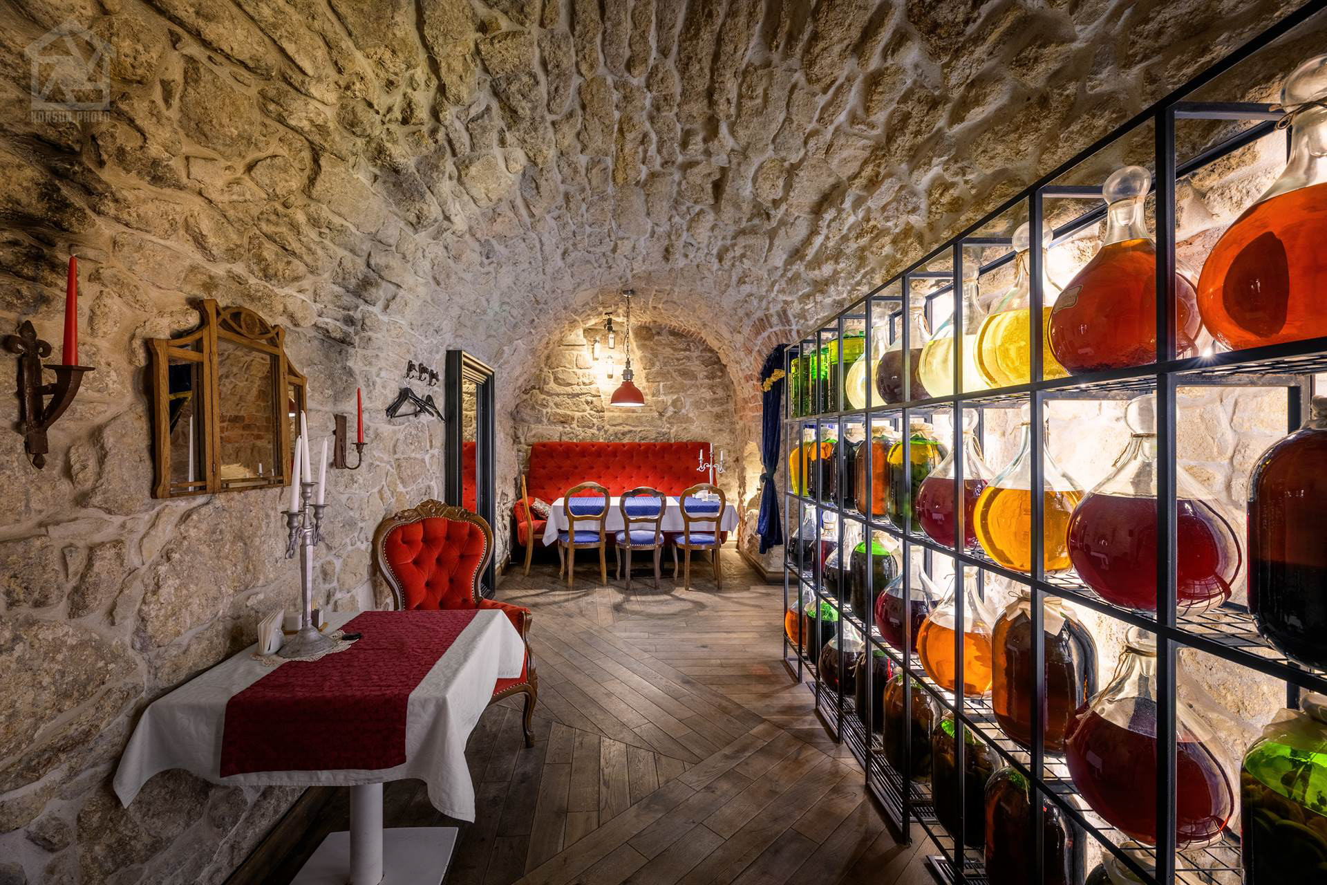 фотографування комори відомої львівської ресторації — професійний фотограф архітектури Львів