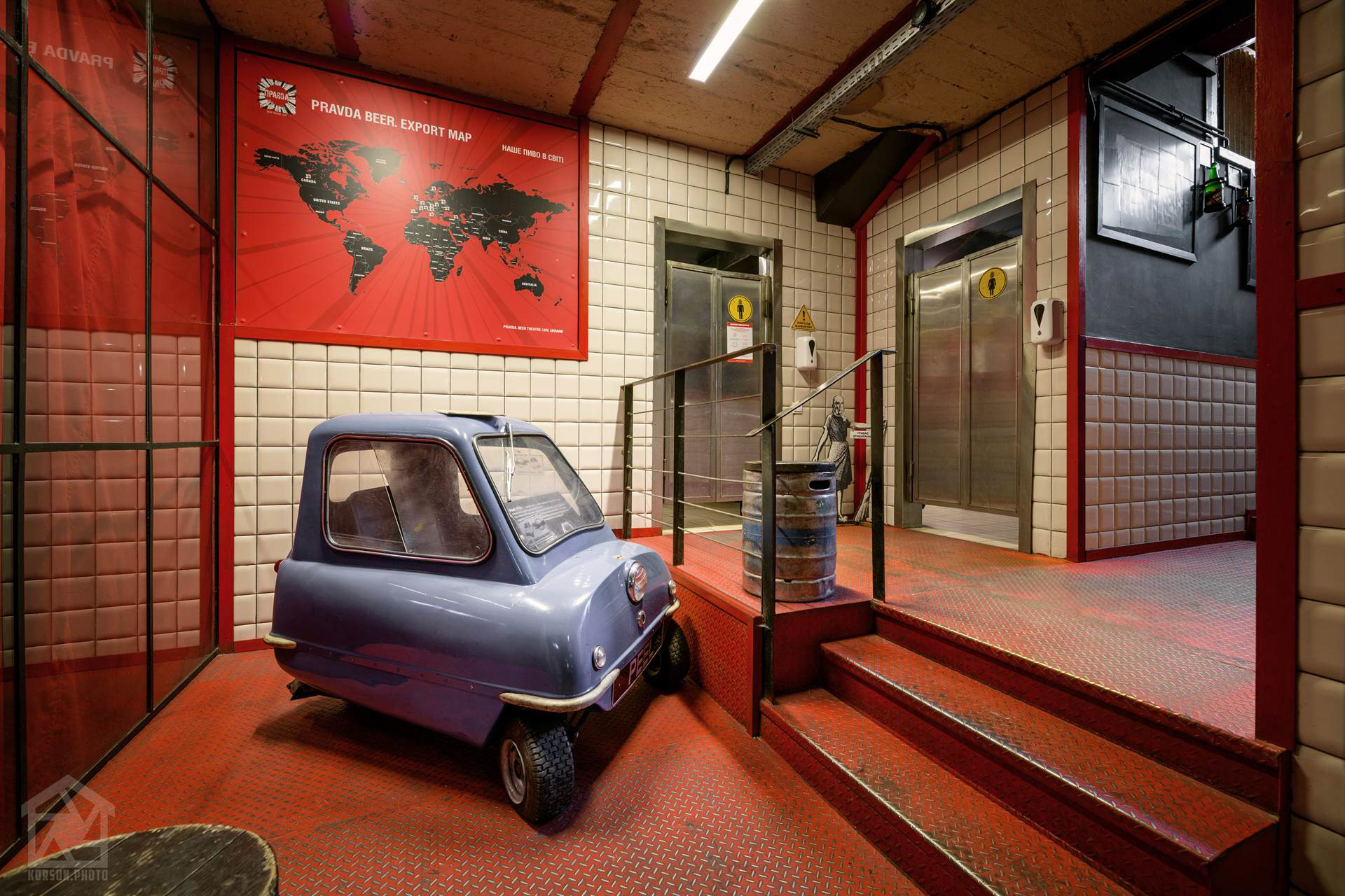 фотографування декорування в інтер'єрі пивного простору Правда — професійний фотограф архітектури Львів