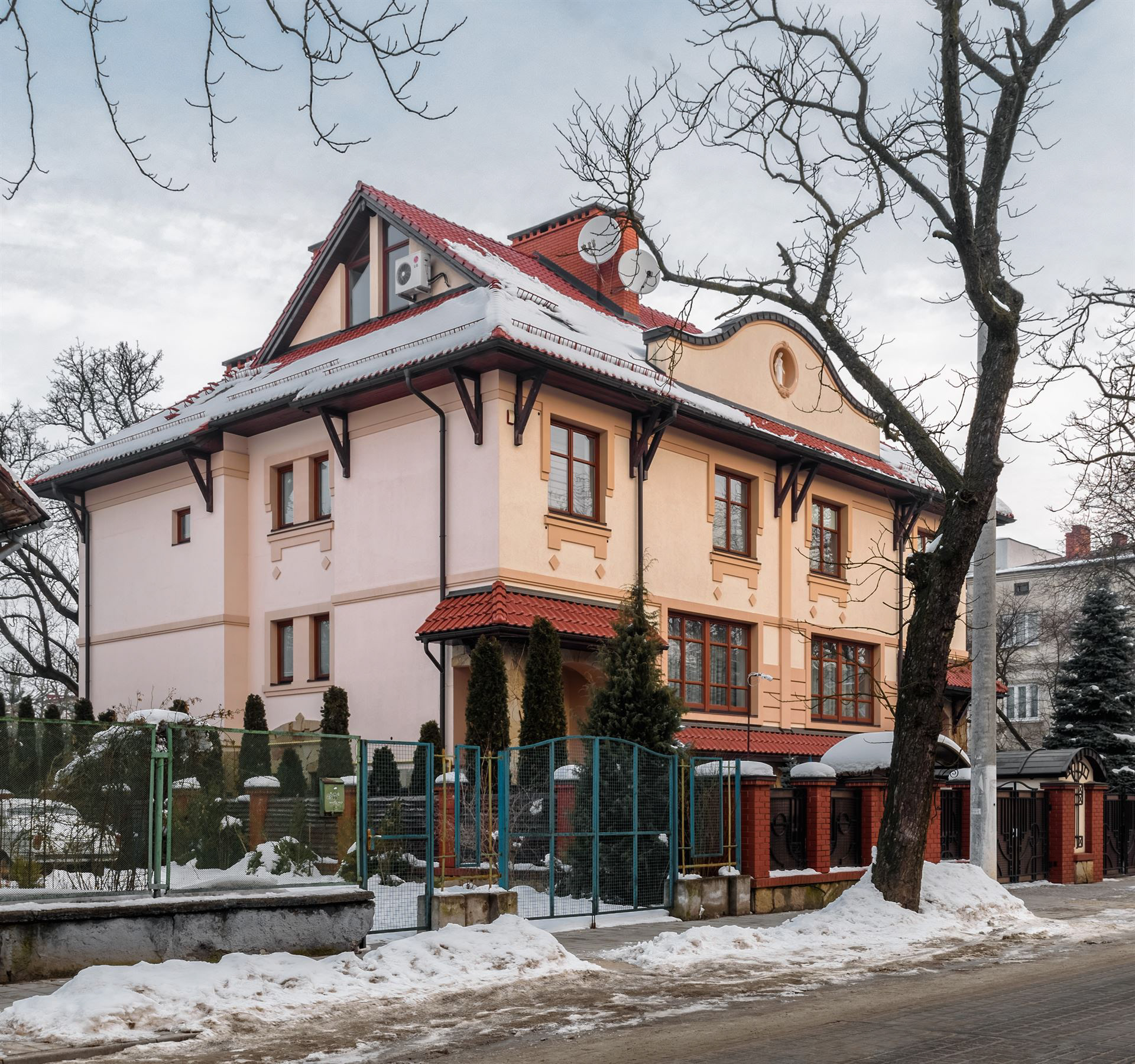 архітектурна зйомка будинку для продажу — професійний фотограф нерухомості у Львові