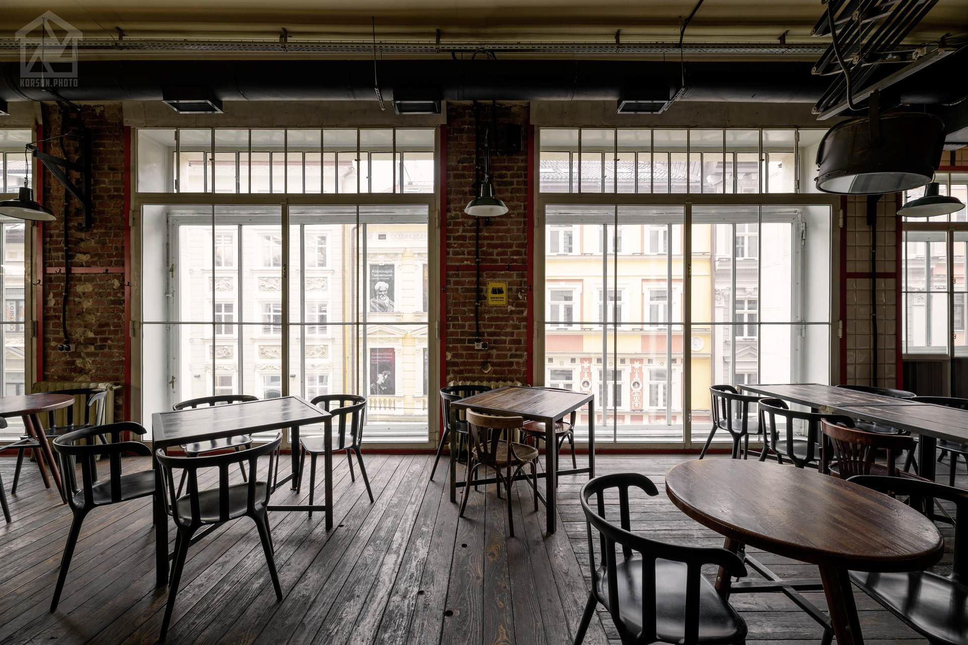 фотографування ресторану та пабу Правда у Львові — професійний фотограф архітектури Львів