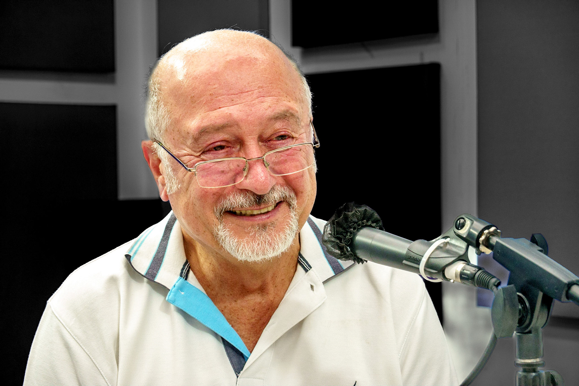 אלי עברון - קצין מודיעין וסופר מותחני פעולה