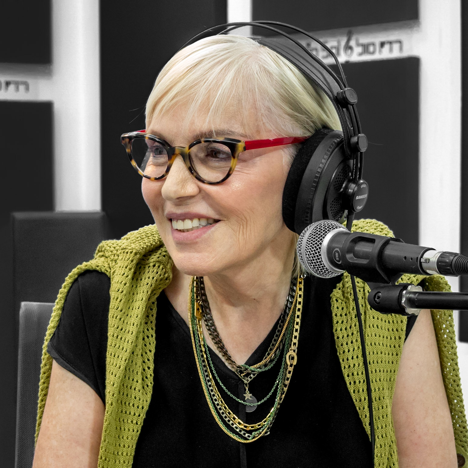 אורנה לביא פלינט - חוקרת טלוויזיה, מפיקה, עורכת ושחקנית 