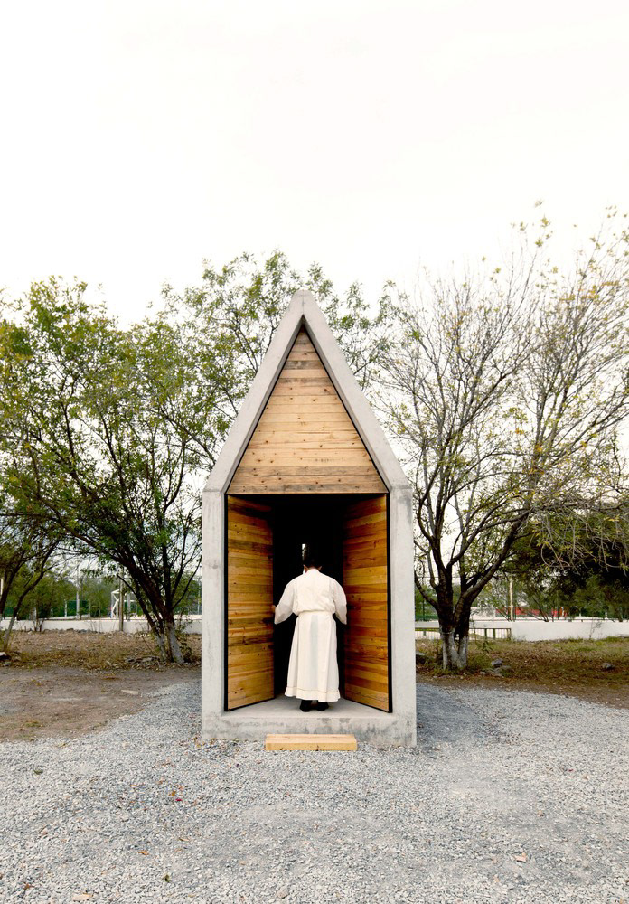Chapel Exterior - Photography: © Ana Cecilia Garza Villarreal