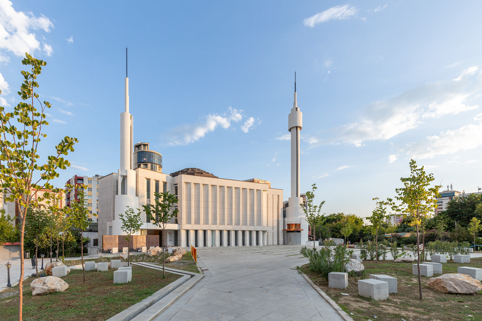 MOSQUE EXTERIOR - Photography: © Besart Cani