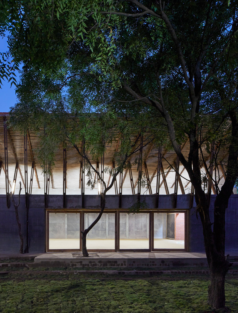 CENTER EXTERIOR - Photography: © Edmund Sumner