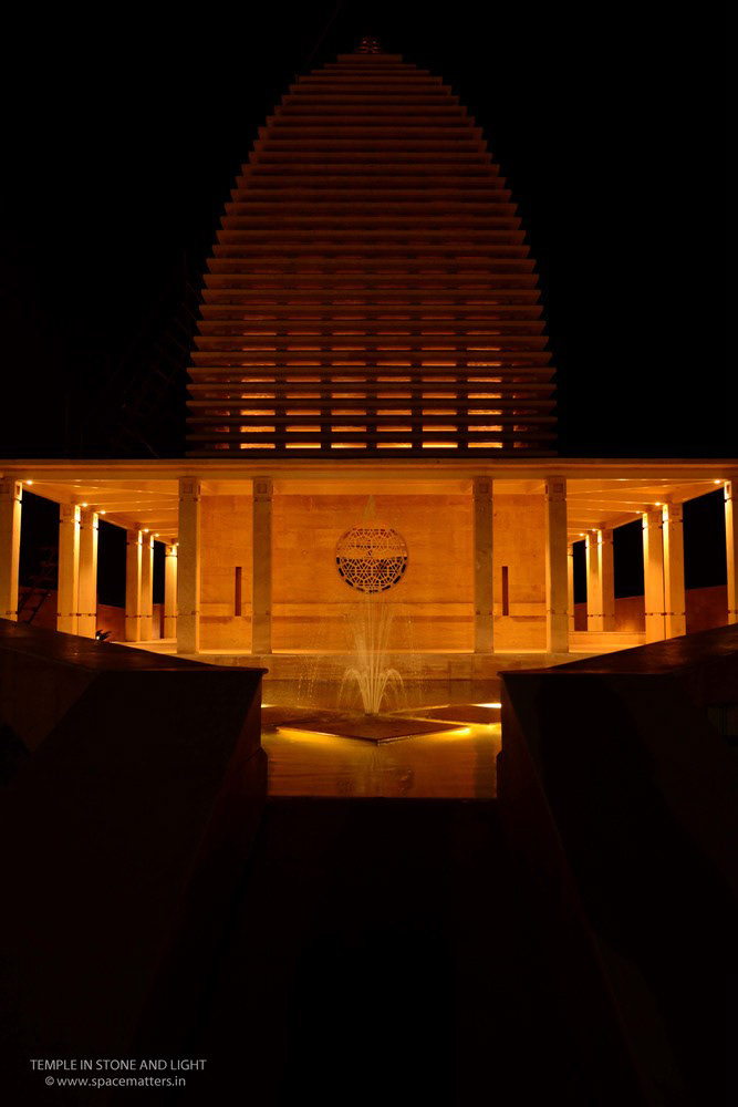 TEMPLE EXTERIOR - Photography: © SPACEMATTERS