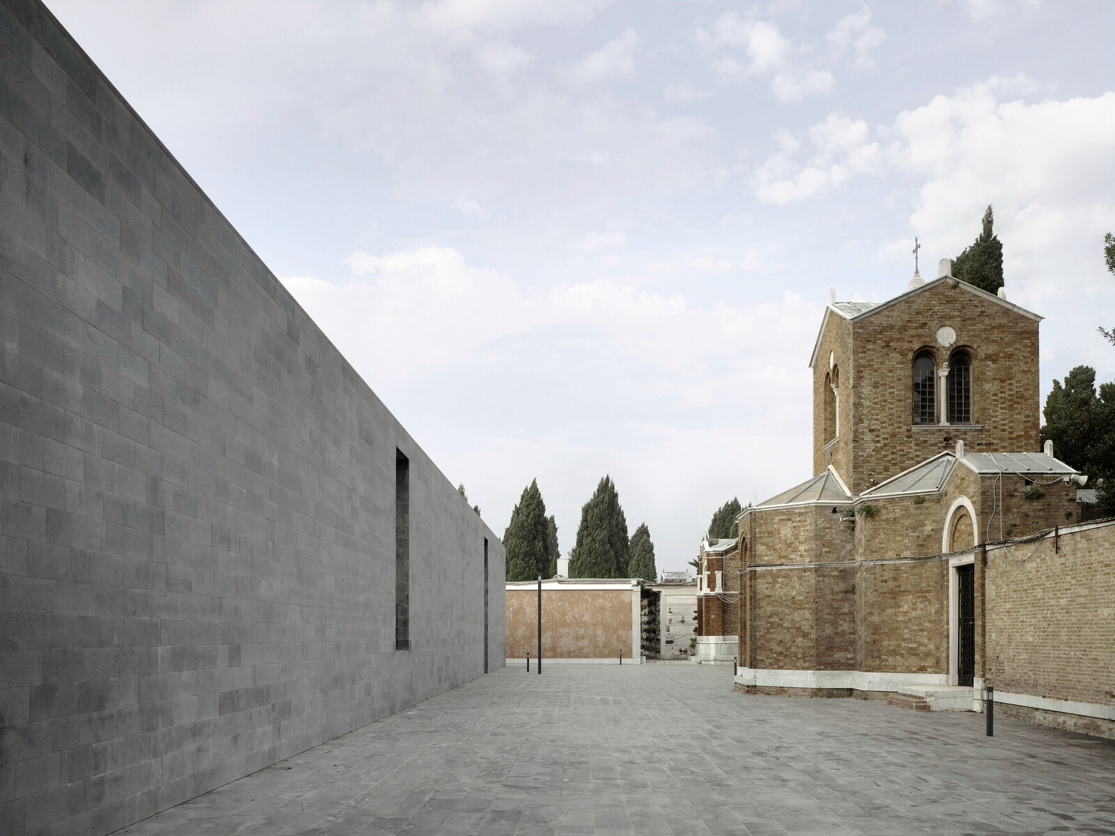 CEMETERY EXTERIOR - Photography: © ORCH - Orsenigo Chemollo, Ute Zscharnt, Christian Richters