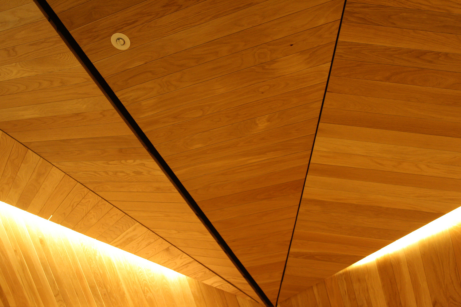 STRATFORD CITY MULTIFAITH SPACE - Photography: © WAM DESIGN