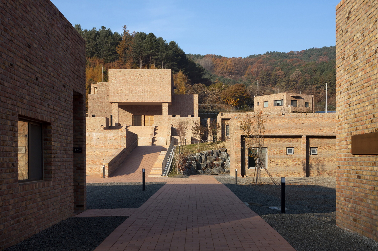 TEMPLE EXTERIOR - Photography: © Youngchae Park & Yongkwan Kim