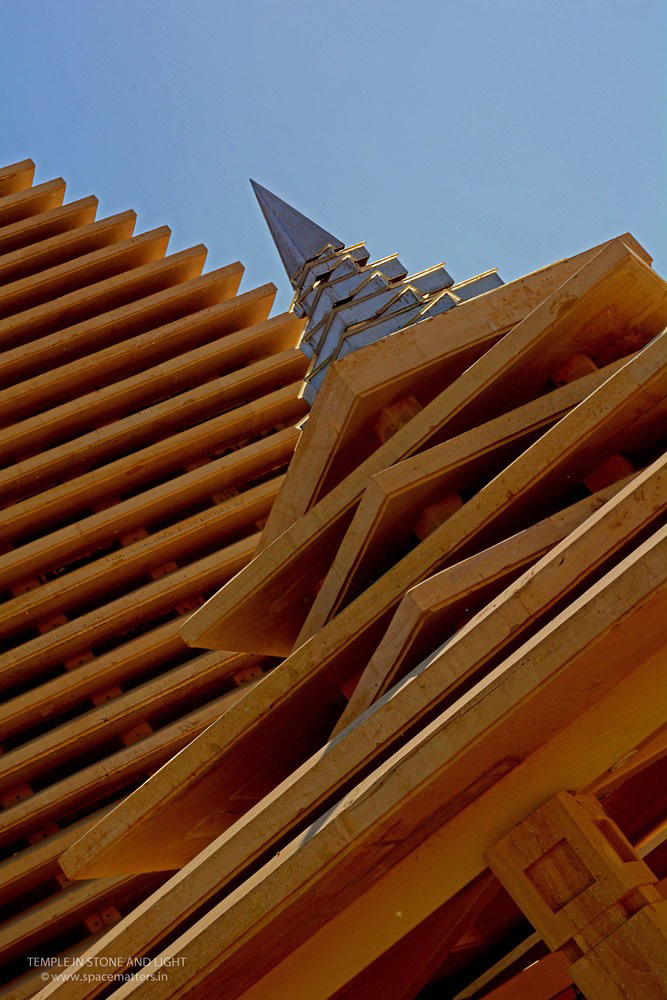 TEMPLE EXTERIOR - Photography: © SPACEMATTERS
