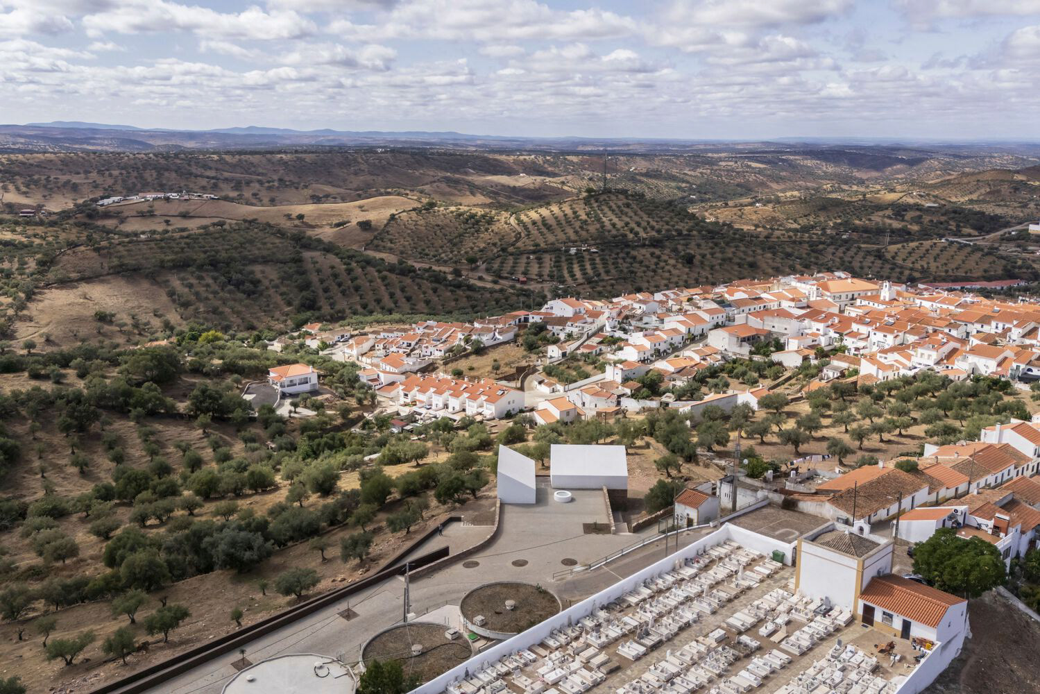 CEMETERY EXTERIOR - Photography: © Nuno Almendra