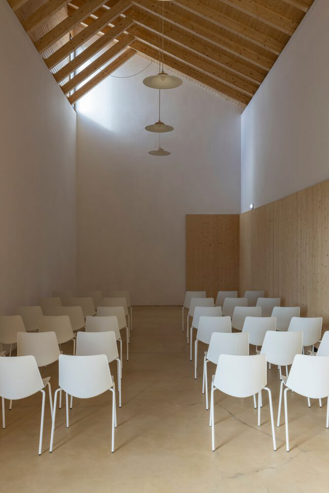 CEMETERY INTERIOR - Photography: © Nuno Almendra