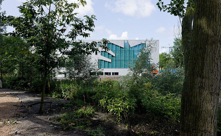 SYNAGOGUE EXTERIOR - Photography: © Iwan Baan