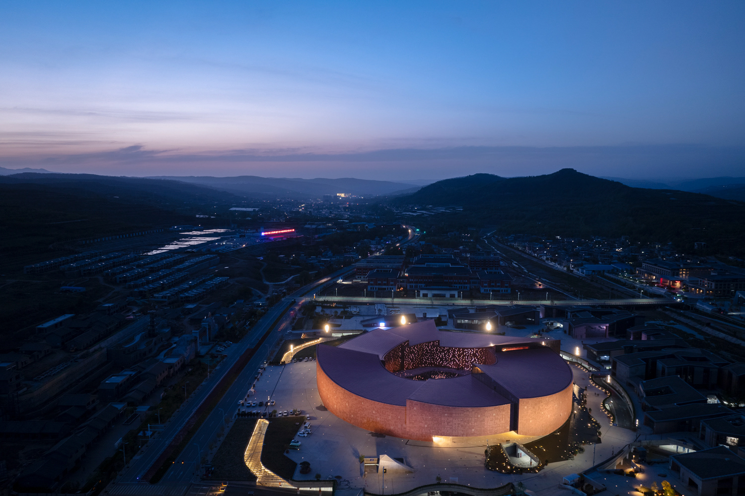 TEMPLE EXTERIOR - Photography: © Arch-Exist, Xiangdong Wang & Hanmo Vision