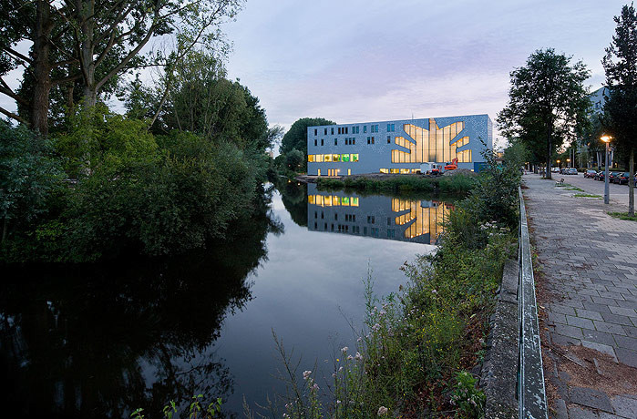 SYNAGOGUE EXTERIOR - Photography: © Iwan Baan