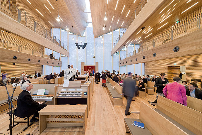 SYNAGOGUE INTERIOR - Photography: © Iwan Baan