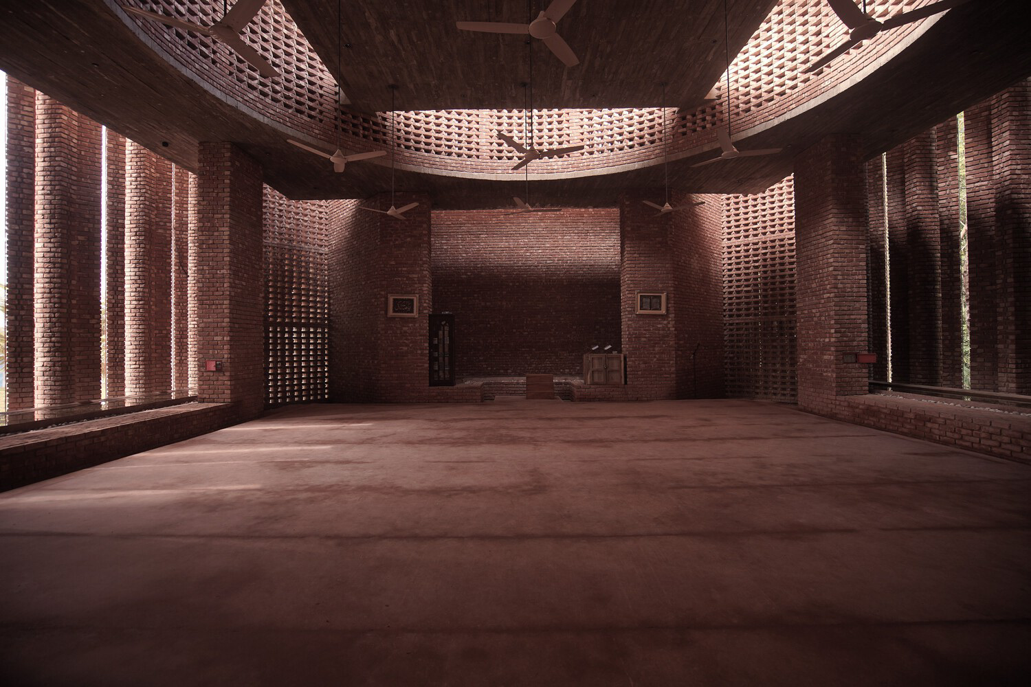 MOSQUE INTERIOR - Photography: © Faruque Abdullah Shawon