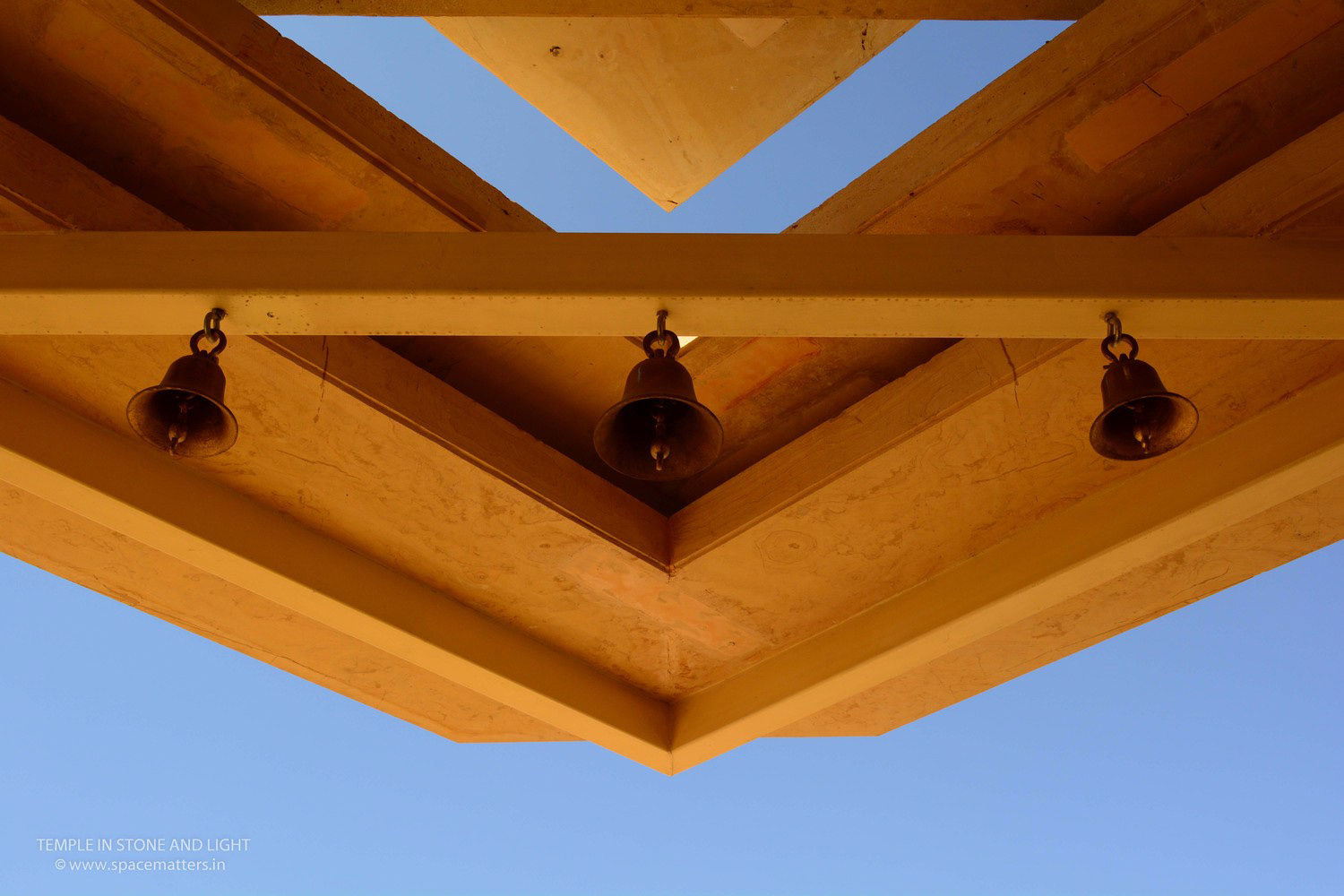 TEMPLE EXTERIOR - Photography: © SPACEMATTERS