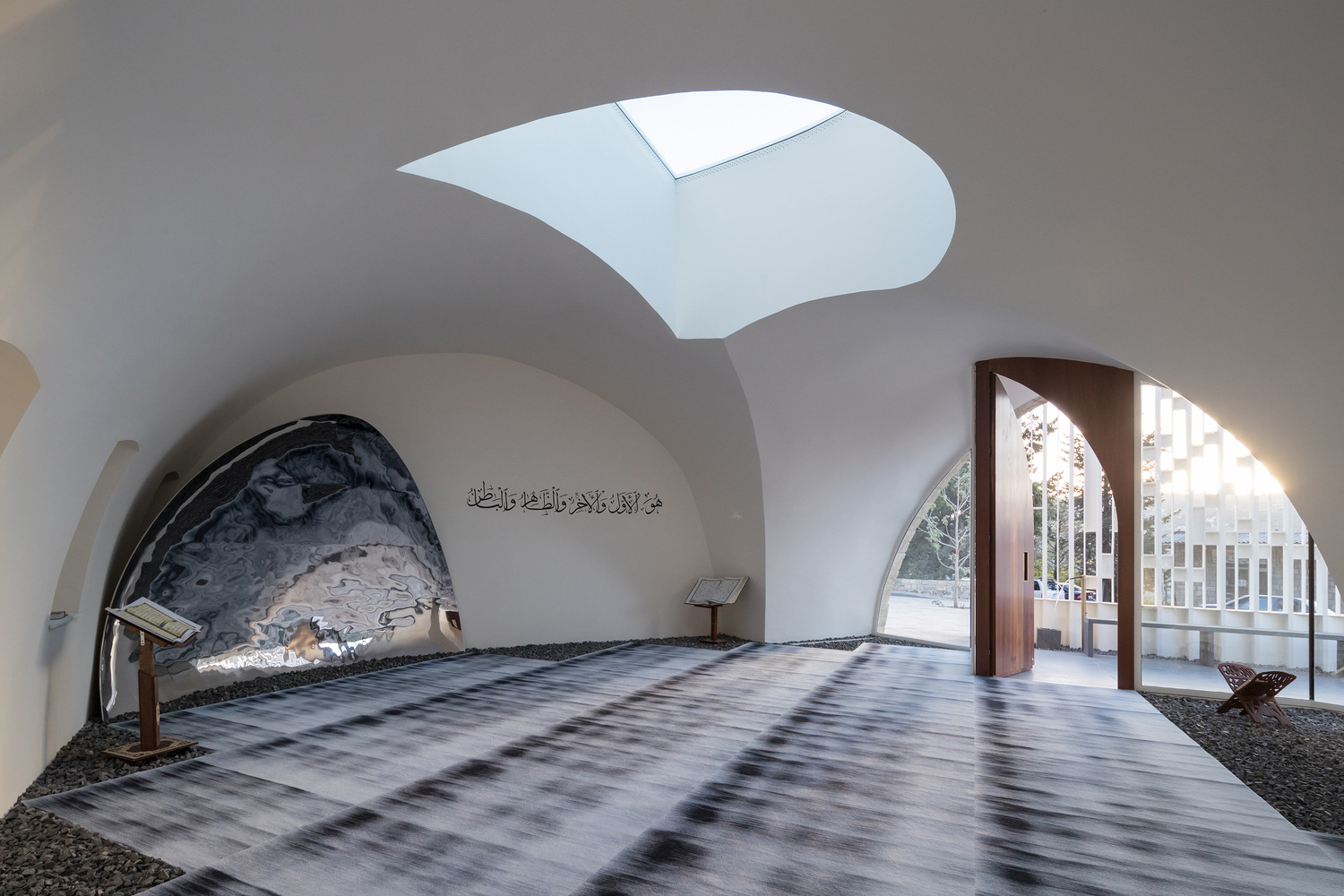 MOSQUE INTERIOR - Photography: © Iwan Baan & Ieva Saudargaité