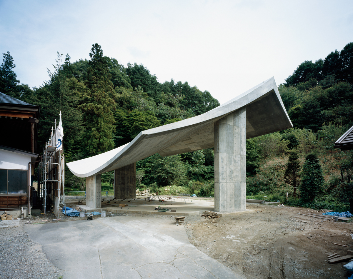 TEMPLE EXTERIOR - Photography: © Takumi Ota