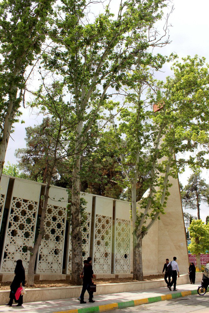 MOSQUE EXTERIOR - Photography: © Ahmad Mirzaee & Samaneh Motaghipishe