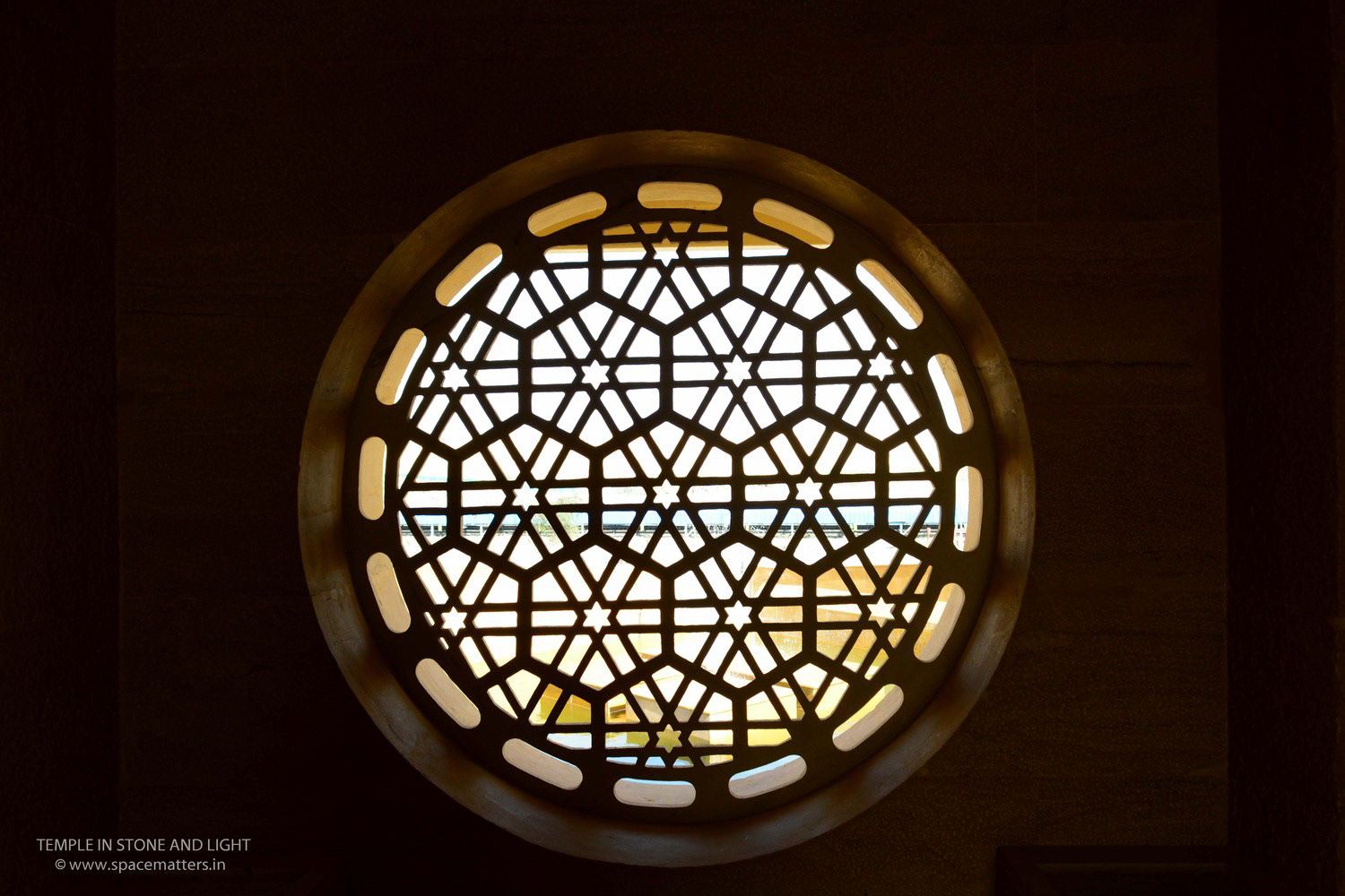 TEMPLE INTERIOR - Photography: © SPACEMATTERS