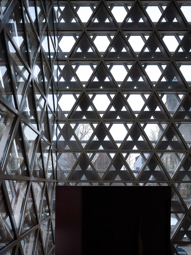 SYNAGOGUE INTERIOR - Photography: © Christian Richters