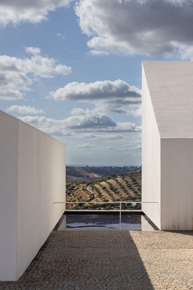 CEMETERY EXTERIOR - Photography: © Nuno Almendra