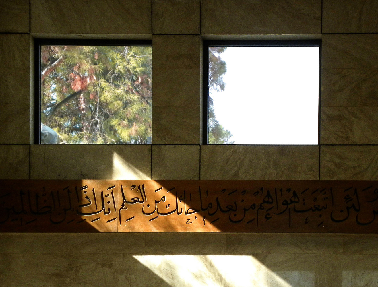 MOSQUE INTERIOR - Photography: © Ahmad Mirzaee & Samaneh Motaghipishe