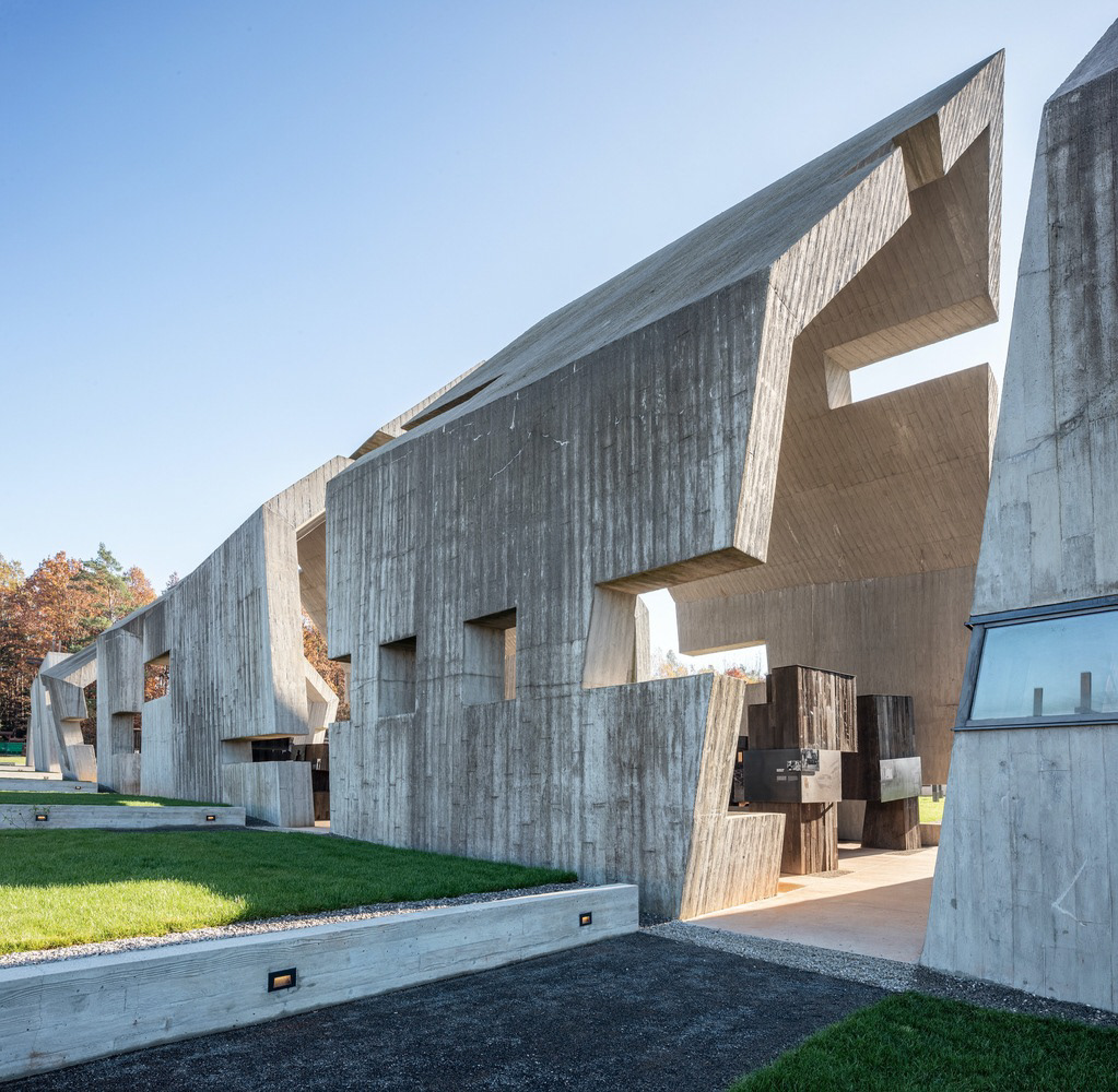 CRYPT EXTERIOR - Photography: © Marcin Czechowicz