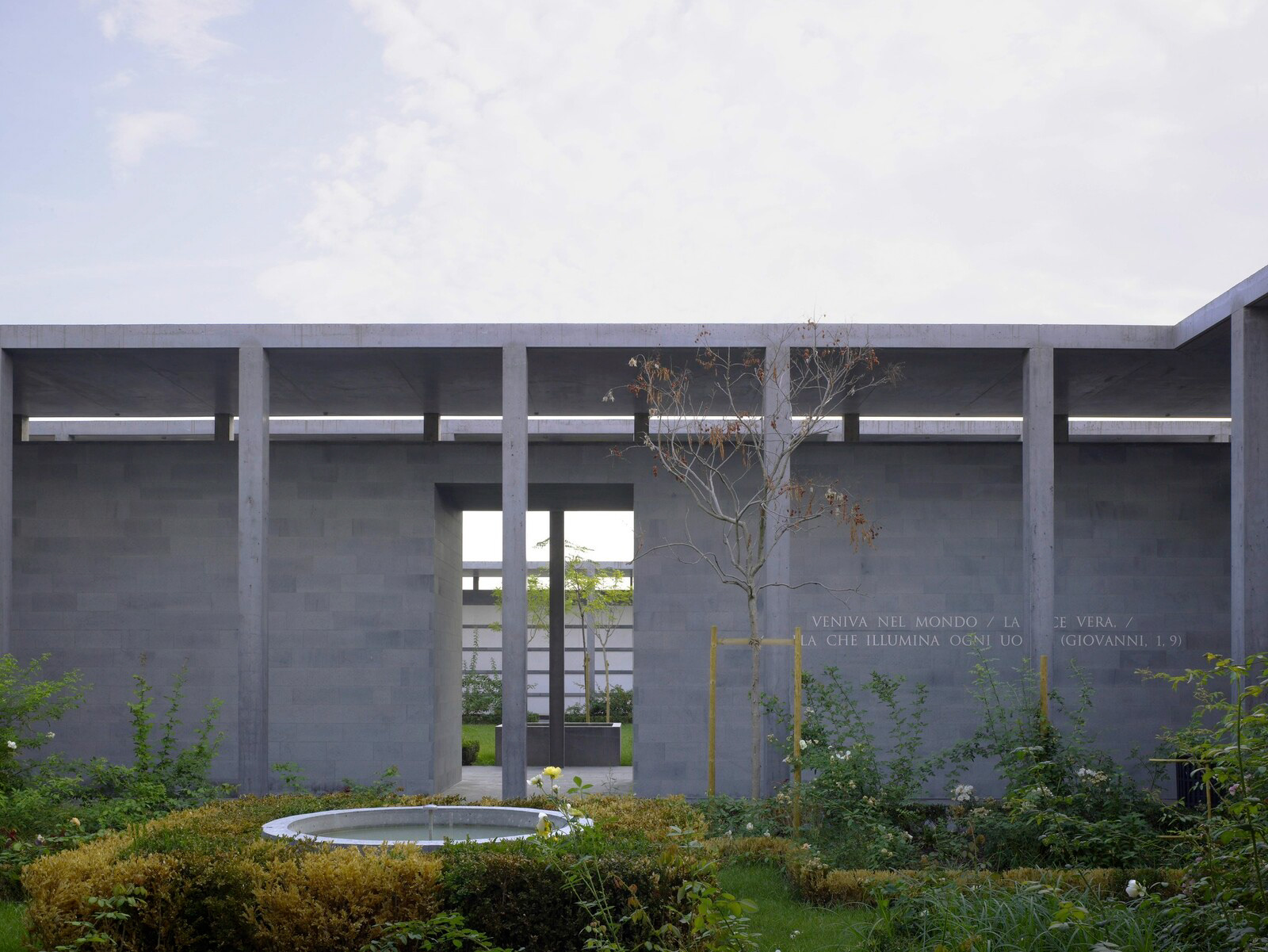 CEMETERY INTERIOR - Photography: © ORCH - Orsenigo Chemollo, Ute Zscharnt, Christian Richters