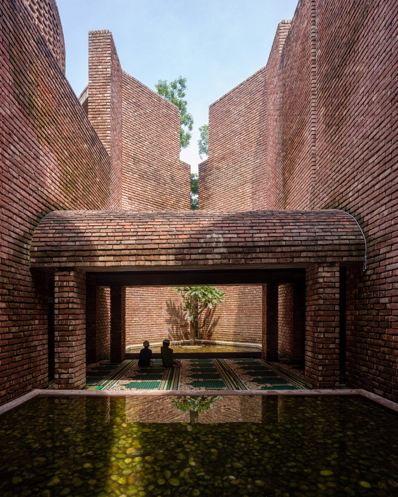 MOSQUE EXTERIOR - Photography: © Faruque Abdullah Shawon