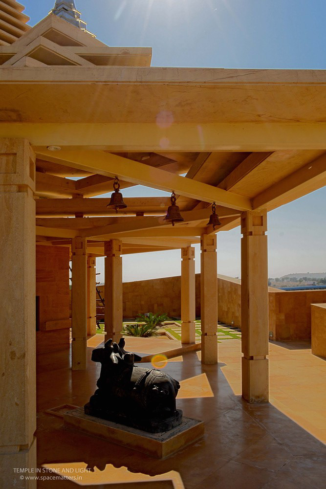 TEMPLE EXTERIOR - Photography: © SPACEMATTERS