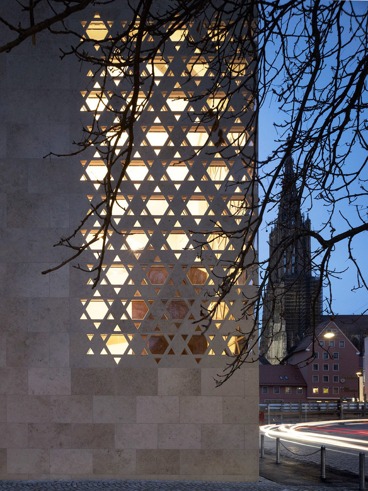SYNAGOGUE EXTERIOR - Photography: © Christian Richters
