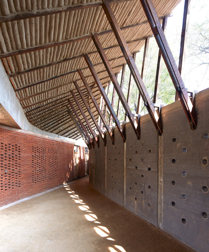 CENTER INTERIOR - Photography: © Edmund Sumner