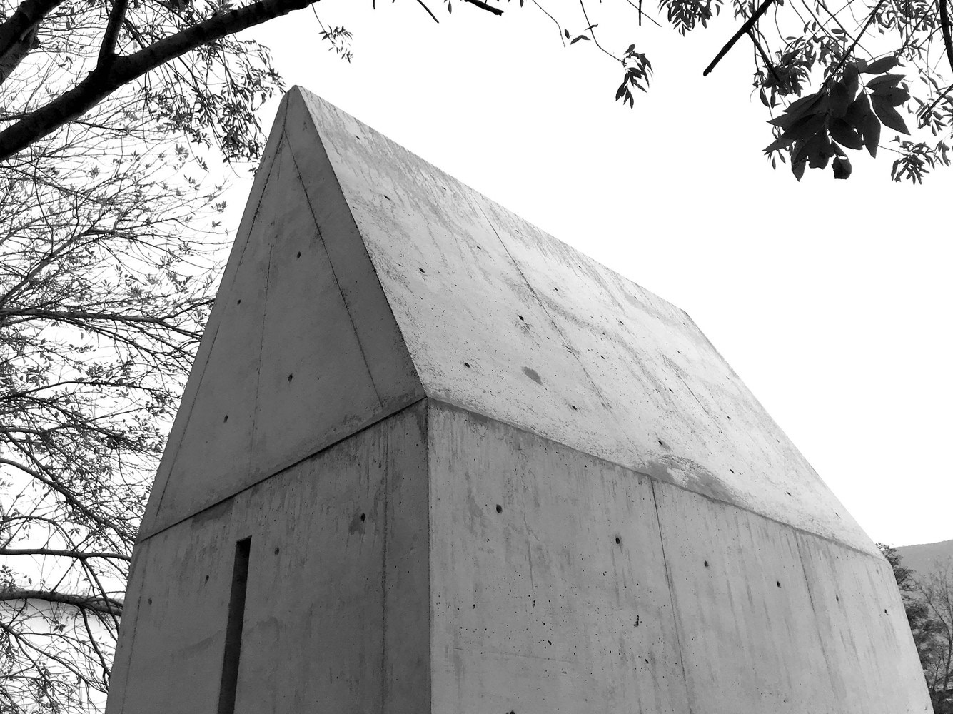 Chapel Exterior - Photography: © Ana Cecilia Garza Villarreal