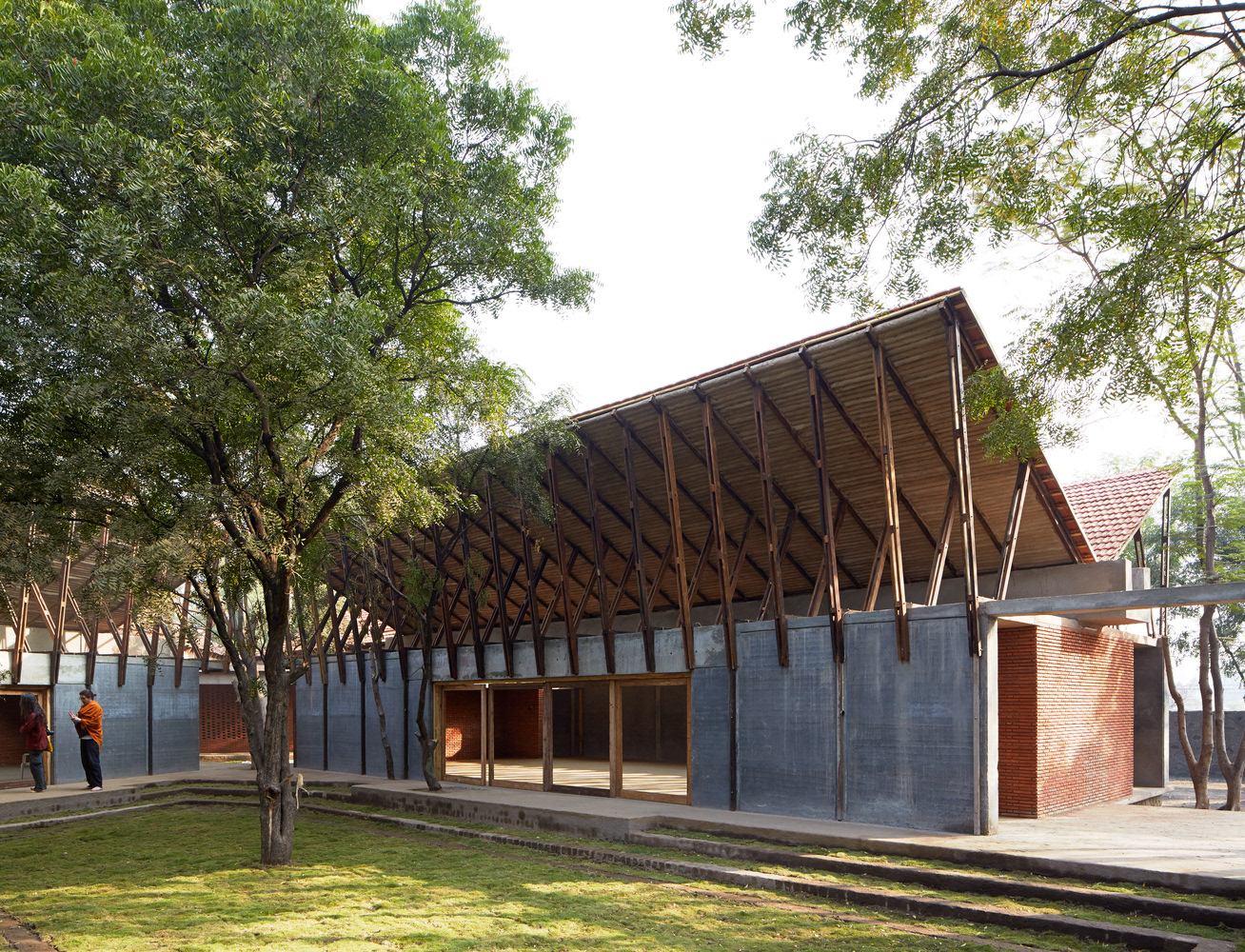 CENTER EXTERIOR - Photography: © Edmund Sumner