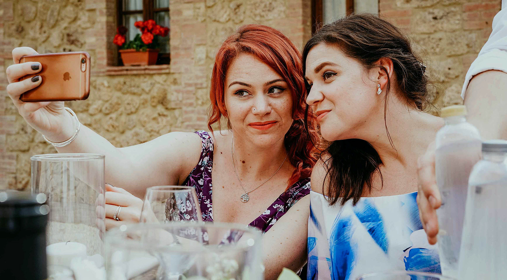 girls taking selfies at wedding in italy